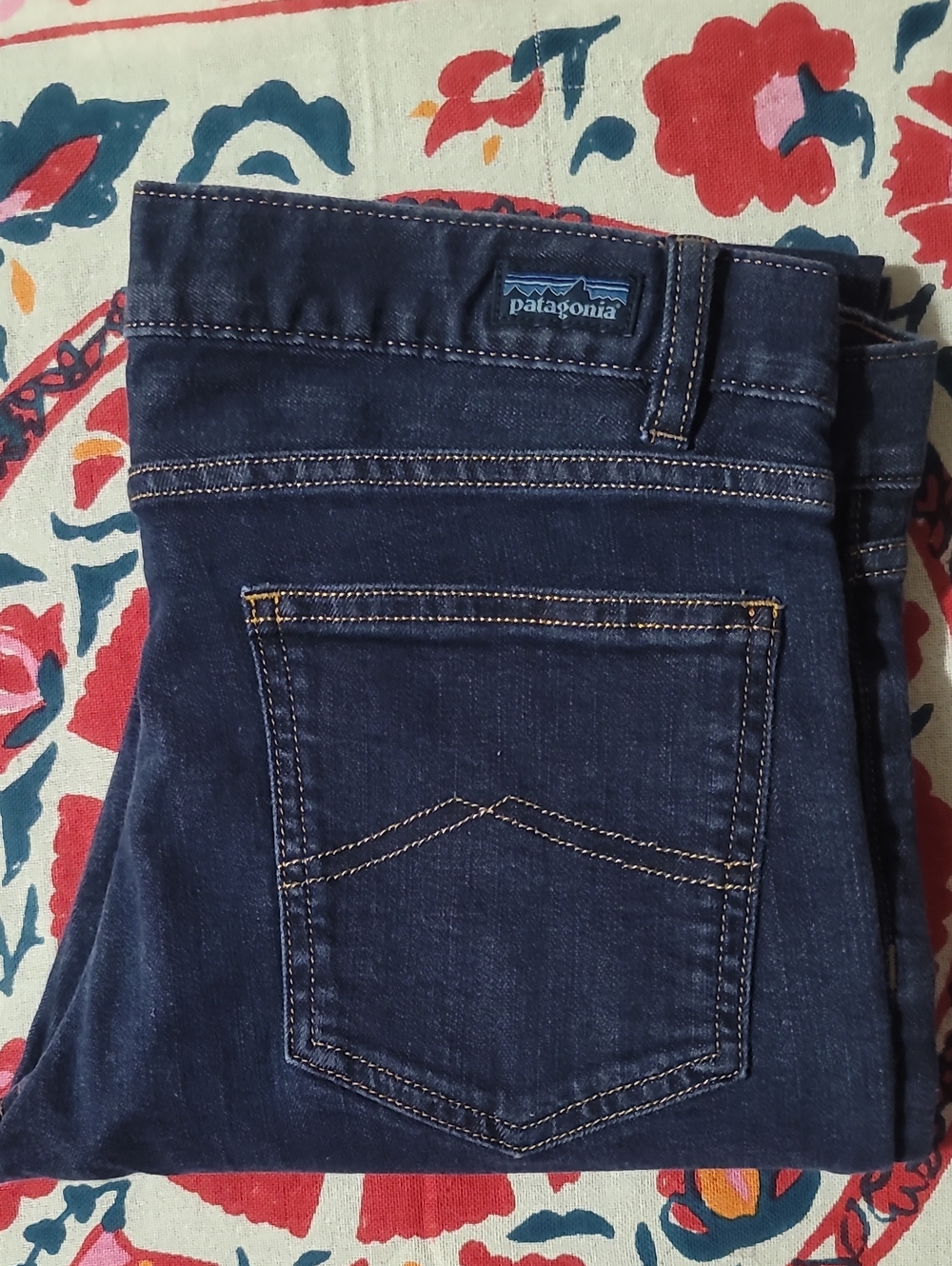 NWOT Patagonia Women's Cabincore Skinny Jeans in Dark Indigo made for outdoors.